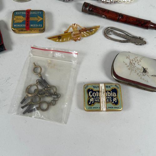 Null Lot including watch keys, two metal seals, one of which decorated with a cr&hellip;