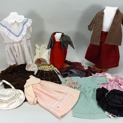 A collection of useful dolls dresses, underclothes and bonnets, various dates, A&hellip;