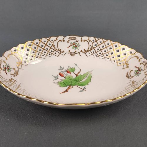 Two bowls, Herend Hungary, decor rosehip, golden decoration, open worked ri Two &hellip;