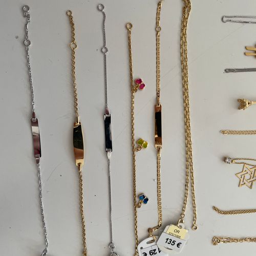 Null * Lot de bijoux en or jaune 9K 375/000 et 18 K 750/000 comprenant : chaines&hellip;
