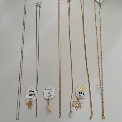 Null Lot of jewels in yellow gold 9K 375/000 and 18 K 750/000 including: chains,&hellip;