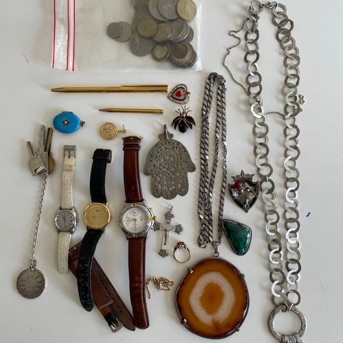 Null * Ensemble comprenant bijoux fantaisie et ethniques, montres dont Ultim aut&hellip;