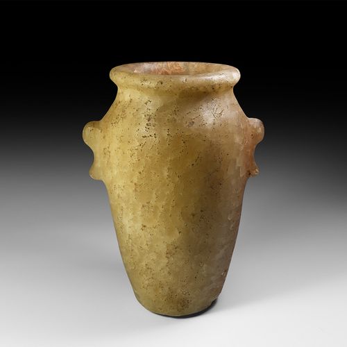 Null 大型埃及皮尔氏青石罐。托勒密时期晚期，公元前664-30年。石膏器皿，梨形器身，宽大的边缘，两个双叶耳柄，平底。4.1公斤，26.3厘米（10 1/4&hellip;