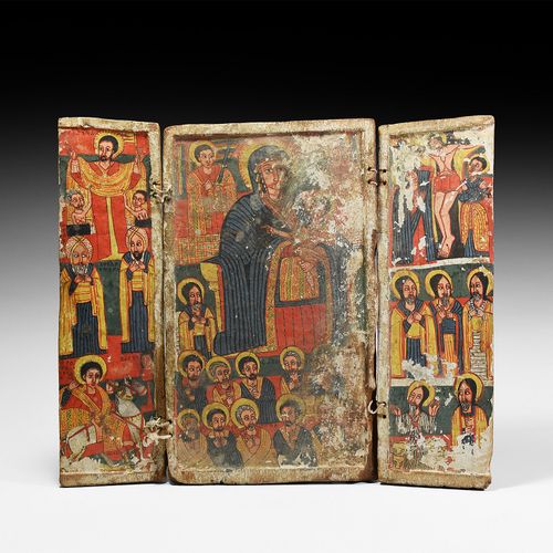 Null 大型埃塞俄比亚三联画：圣母、圣婴、圣人和天使。公元17世纪中期。一幅巨大的木制圣像，面板上有凹陷的面孔和绳索铰链；以贡德尔风格执行；描绘了基督生活中的&hellip;