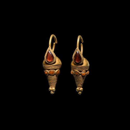 Null Hellenistic Gold Earrings with Gemstones. 2nd-1st century BC. A pair of gol&hellip;