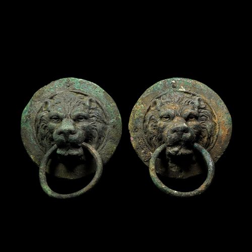 Null Très grande paire de poignées de porte romaines à tête de lion. 2e-3e siècl&hellip;