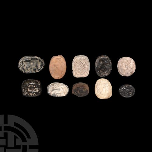 Null Collezione di sigilli e scarabei. II millennio a.C. - II secolo d.C. Un gru&hellip;