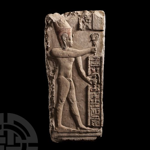 Null 埃及石灰岩浮雕：带双冠的儿童神。罗马时期，公元前30年-395年A.D. 一块彩绘石灰石浮雕碎片，浮雕上的人物是一个赤身裸体的童神，他向右迈步，戴着上&hellip;