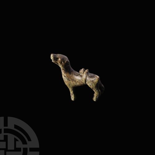 Null 罗马狄安娜的猎犬雕像。公元前1世纪至公元3世纪，一尊圆形的青铜雕像，是属于狩猎女神戴安娜的猎犬，它的头朝天，耳朵、眼睛和嘴有简单的细节，尾巴有残余；在&hellip;