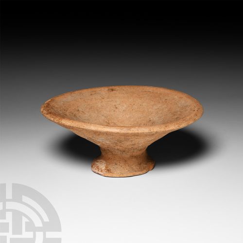 Null Piatto in terracotta dell'Età del Ferro II. 9°-6° secolo a.C. Un piatto d'o&hellip;
