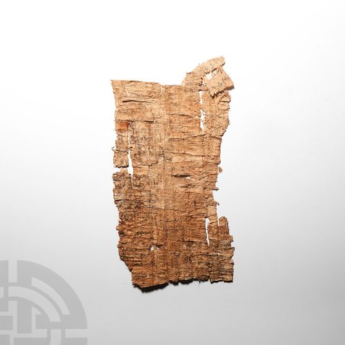 Null 埃及纸莎草纸部分。托勒密至罗马时期，公元前4世纪至公元4世纪。一块纸莎草纸碎片，平面大致呈长方形，一面有多条带墨的德莫西草书的局部线条。 2.53克，&hellip;