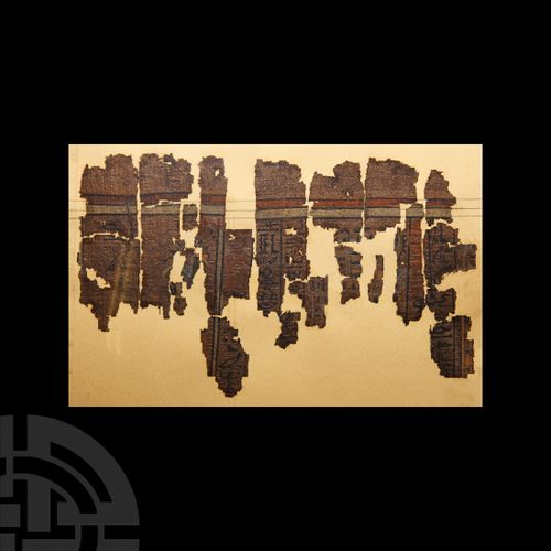 Null 埃及纸莎草纸碎片组，带有《亡灵书》中的象形文字，新王国，第18王朝中期-19王朝早期，公元前14世纪早期-13世纪中期。一个框架包含了带有多色插图和象&hellip;