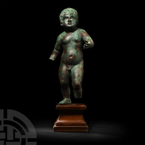 Null 
大型罗马裸体男孩雕像，公元1-3世纪。一个非常精美的裸体莆田人形象；自然主义的头部和身体，具有柔和的儿童特征；左腿略微向前；右臂休息，左臂张开抬起；&hellip;