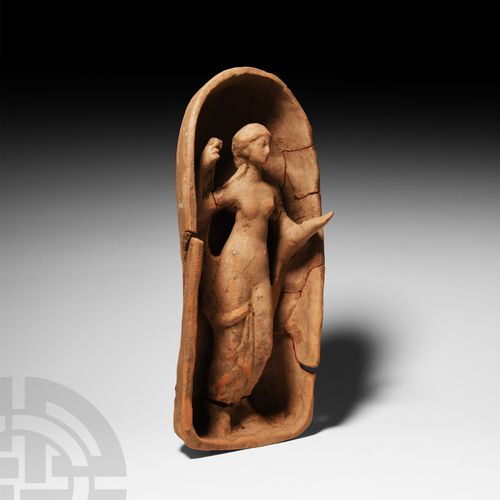 Null Aphrodite grecque en terre cuite dans une alcôve, vers le IVe siècle avant &hellip;
