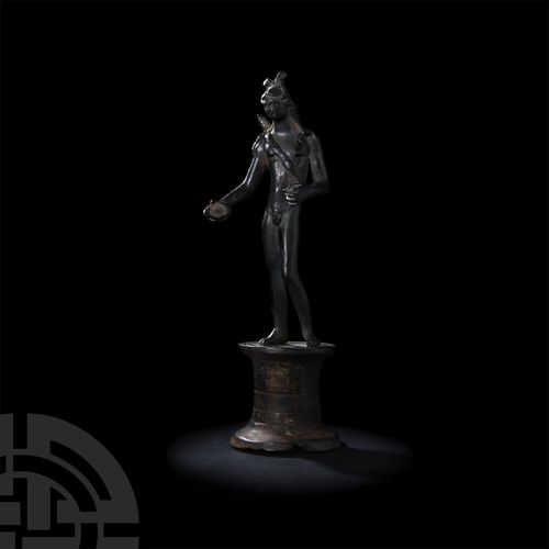 Null 
罗马的阿波罗雕像，公元2-3世纪。毕达斯阿波罗的青铜雕像，描绘的是裸体，身体高大修长，背上背着一个带有凸起肩带的箭筒；他的左臂以一定的角度抬起，手指&hellip;
