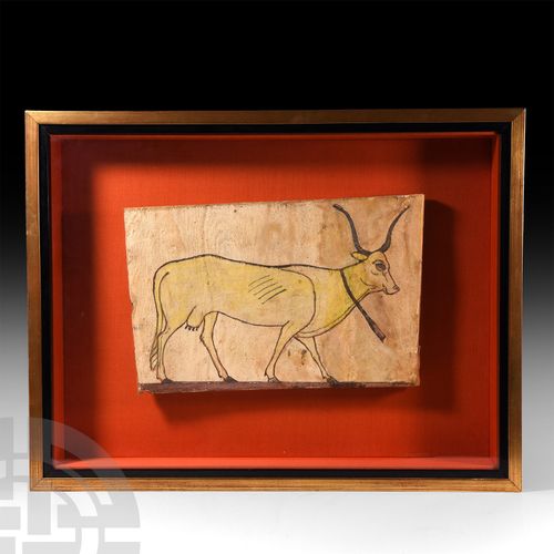 Null 埃及圣牛赫萨特木板，托勒密时期，公元前332-31年。一块长方形的木板，可能来自一个棺材，展示了一幅精美的牛的绘画，牛有独特的琴形角，脖子上挂着一条绳&hellip;