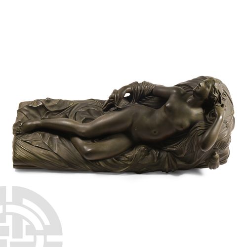 Null 中世纪后的卧姿女性雕像。"公元19世纪末至20世纪初，一尊铜制的躺着的仙女雕像，裸体，头向后倾斜，嘴唇性感地分开，左手抚摸着她茂盛的头发，右手抬起布套&hellip;