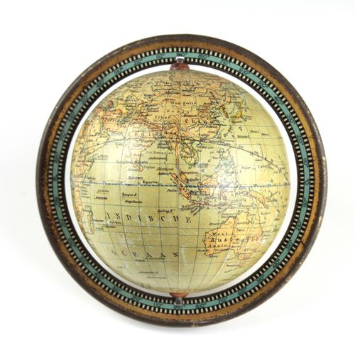 Null Globe terrestre de C.L. Van Balen. Groningen, vers 1908, marqué "Aardglobe &hellip;