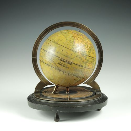 Null Rare globe scolaire astronomique de Swilden. Pays-Bas, vers 1890, désigné "&hellip;