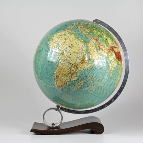 Null Globe en relief des éditions Flemming. Hambourg/Berlin, vers 1955, désigné &hellip;