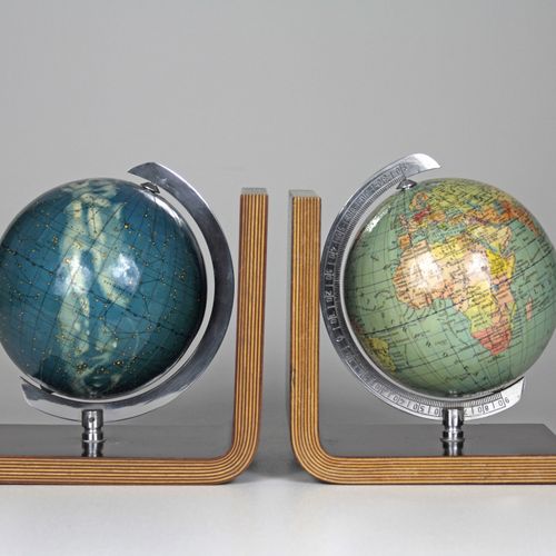 Null Serre-livres Globe terrestre et céleste. Berlin, vers 1950, le globe terres&hellip;
