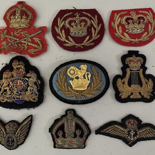 A QUANTITY OF MILITARY AND NAVAL EMBROIDERED AND CLOTH BADGES A QUANTITY OF MILI&hellip;