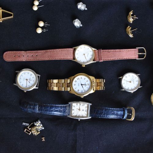 Lot en métal comprenant : montres bracelets ; boutons de manchette ; paire de bo&hellip;