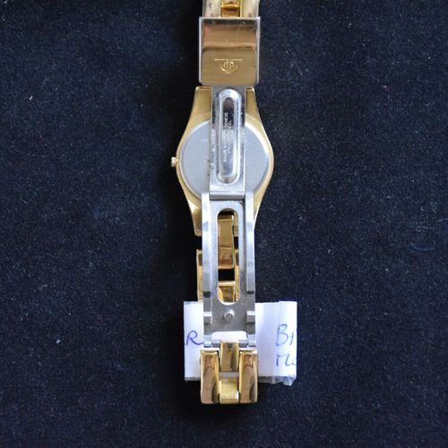 BAUME & MERCIER, modèle LINEA 
Montre bracelet de dame en métal doré.