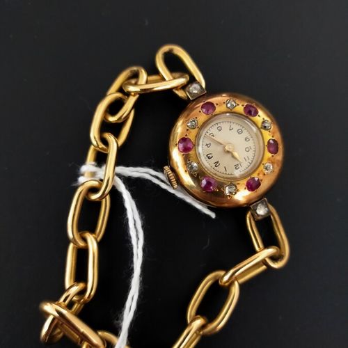 Montre bracelet de dame en or jaune 750 millièmes, la montre de forme ronde, cad&hellip;