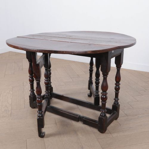 Null Oak table, so called Gateleg table - end 17th century, 65x96x98 cm.
