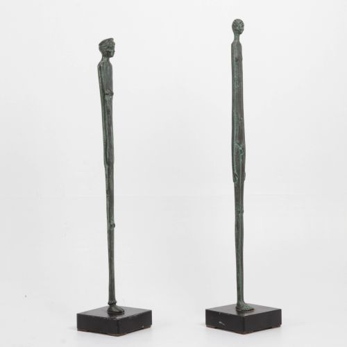 Null Deux figures étrusques debout en bronze, 55 cm.