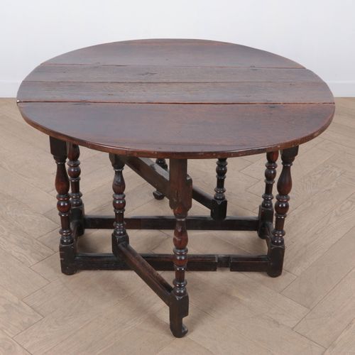 Null Oak table, so called Gateleg table - end 17th century, 65x96x98 cm.