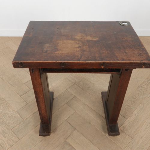 Null 白蜡木可调工作桌和讲台--约1900年，76x65x45厘米。