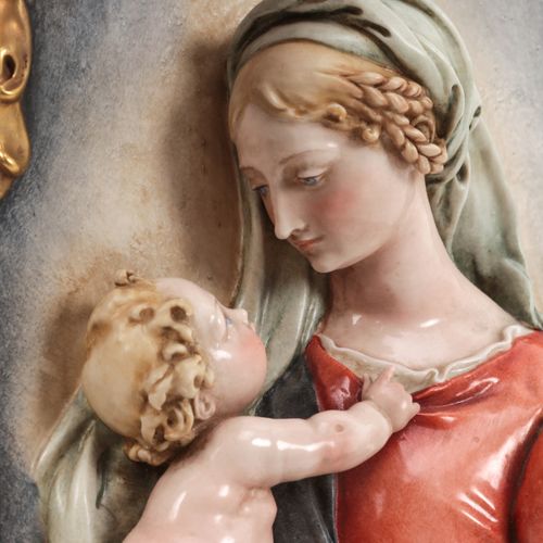 Null Capodimonte - Giuseppe Cappé, 瓷器墙面浮雕，圣母与儿童 - 1959年，31厘米。