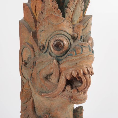 Null Indonésie - Bali - Tête de bête mythologique en bois, 49 cm.