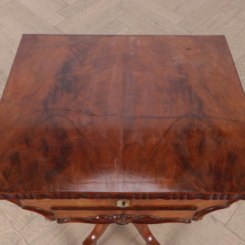 Null Tavolo da lavoro in mogano - ca. 1870, 78 cm.