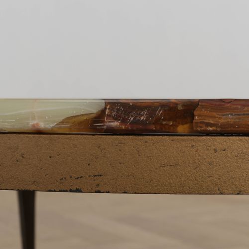 Null Tavolino in onice con gambe in bronzo dorato - XX secolo, 44x90x90 cm.