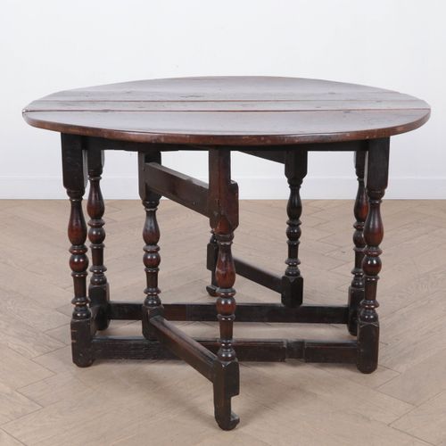 Null Oak table, so called Gateleg table - end 17th century, 65x96x98 cm.