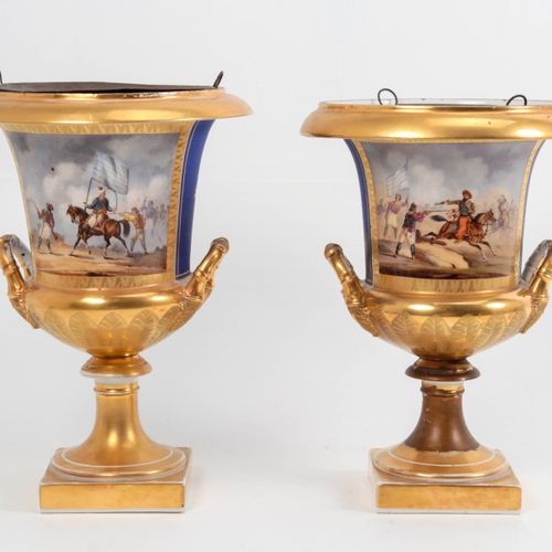 Null 一对塞夫勒风格的拿破仑美第奇花瓶 - 19世纪，35厘米。
