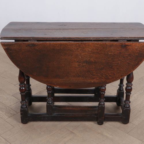 Null Table en chêne, dite Gateleg - fin du XVIIe siècle, 65x96x98 cm.