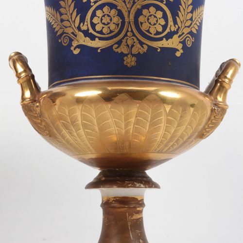 Null Paire de vases Médicis napolitains de style Sèvres - XIXe siècle, 35 cm.