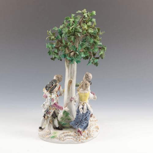 Meissen- porseleinen groep, dansende kinderen om een mei boom. 19e eeuw https://&hellip;