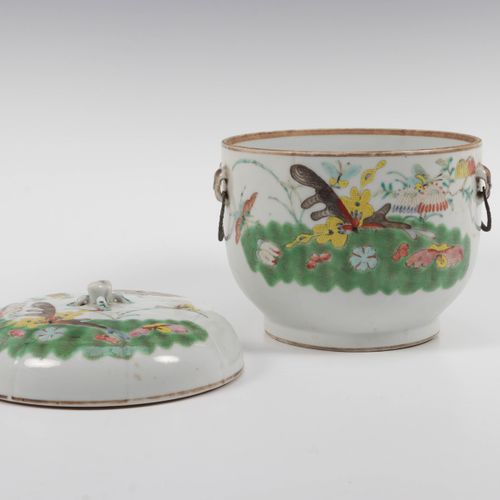 China- Famille rose dekselpot- Tongzhi (1862-1874) https://www.Bva-auctions.Com/&hellip;