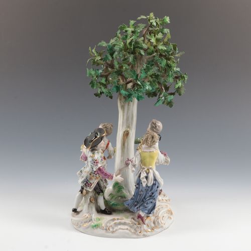 Meissen- porseleinen groep, dansende kinderen om een mei boom. 19e eeuw https://&hellip;