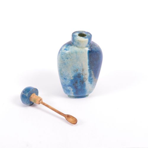 China- Lapis lazuli snuiffles. Circa 1900 https://www.Bva-auctions.Com/nl/auctio&hellip;