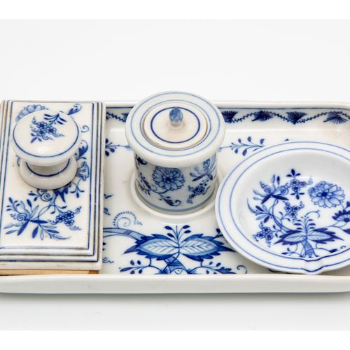 Meissen- Zwiebelmuster bureauset. Circa 1900 https://www.Bva-auctions.Com/nl/auc&hellip;