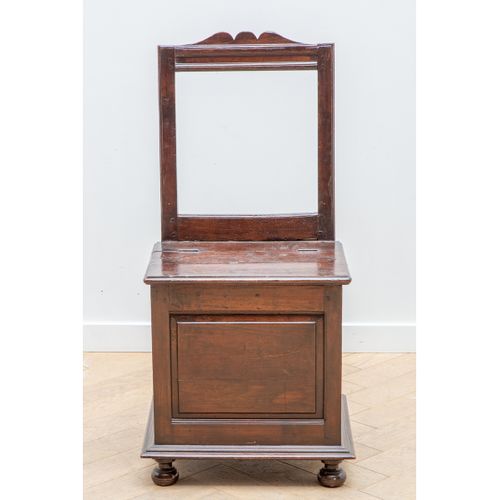 Engeland - Notenhouten stoel zgn 'saltbox backstool' - vroeg 18e eeuw https://ww&hellip;