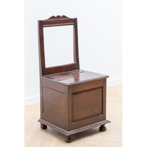 Engeland - Notenhouten stoel zgn 'saltbox backstool' - vroeg 18e eeuw https://ww&hellip;