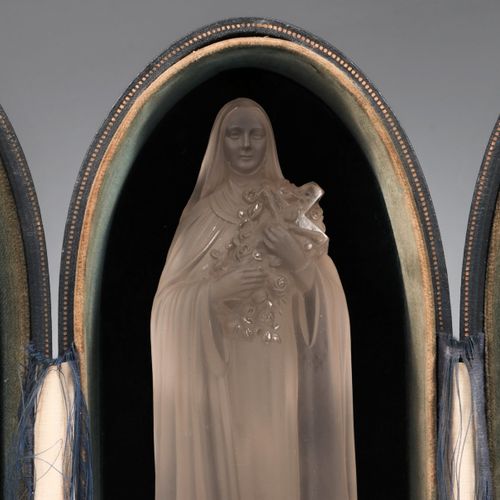 Etling, Paris- Gesatineerd glazen heiligenbeeld, in etui met verlichting- Circa &hellip;