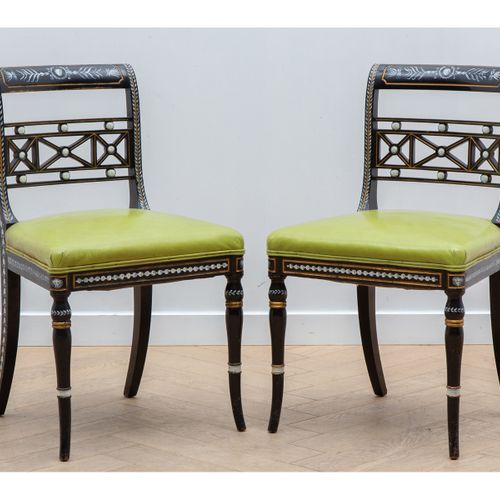 Twee gezwart houten stoelen - 20e eeuw https://www.Bva-auctions.Com/en/auction/l&hellip;